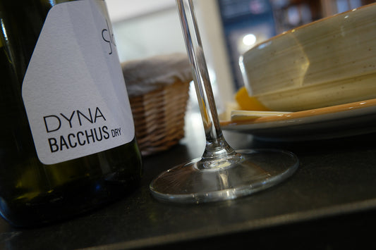 DYNA Bacchus Dry 2022 - cooks&wines.de